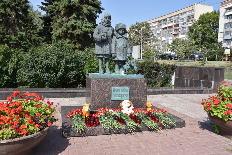 Депутаты Городской Думы почтили память погибших детей Донбасса