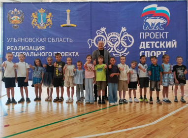 Депутаты Городской Думы помогли более 350 детям собраться в школу