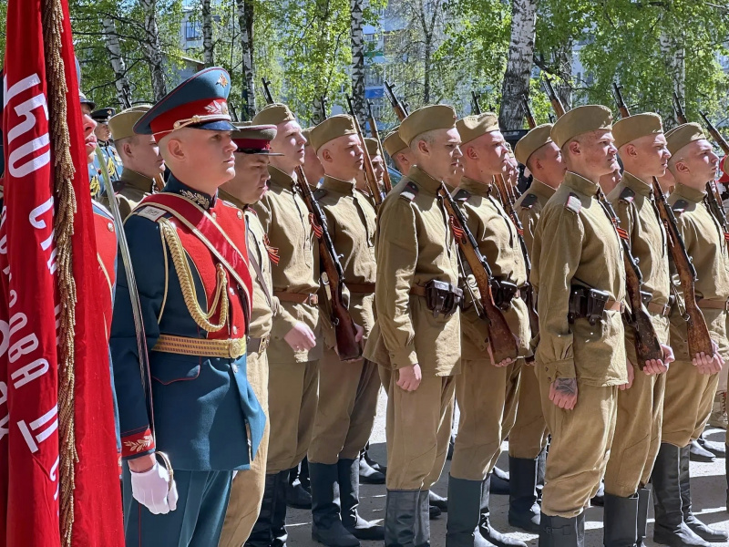 Для ветерана Великой Отечественной войны Афанасия Феофановича Золотуева прошёл парад Победы у дома